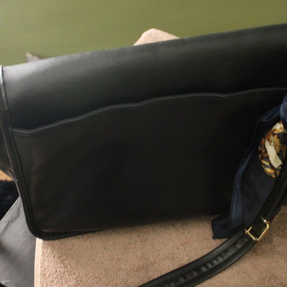 Vintage Leather Gold Buckle Laptop Briefcase - Picture 4 of 4